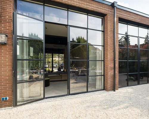 fraaie stalen buitenkozijnen van Simply Steel