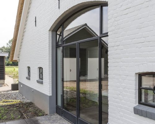 stalen ramen boerderij renovatie